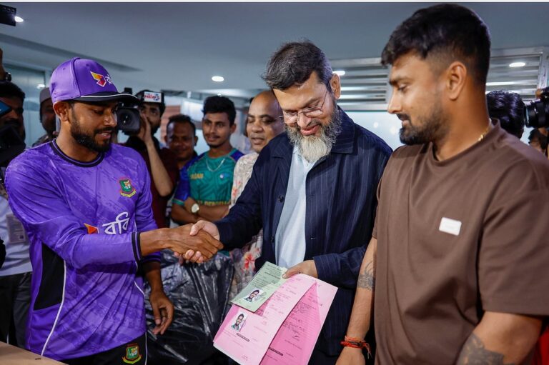 প্রিমিয়ার লিগের দলবদলে আবাহনী-মোহামেডানের পর কারা